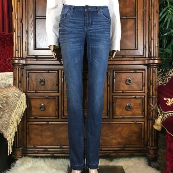 NWOT G.I.L.I. Mid Wash Side Slit Dropped Raw Edge Bootcut Stretch Jean - Picture 2 of 12